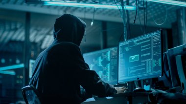 Kukuletalı Hacker kurumsal veri kırma için arkadan vurdu