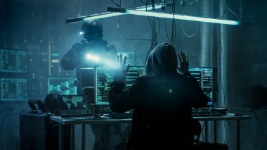 Tam teçhizatlı özel Cybersecurity asker tutuklamalar çok zorlar 