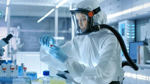 Medical Virology Research Scientist Works in a Hazmat Suit with — Stock Photo, Image