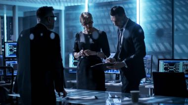 Şef Mühendis var acil toplantı sistem kontrol ekibinin