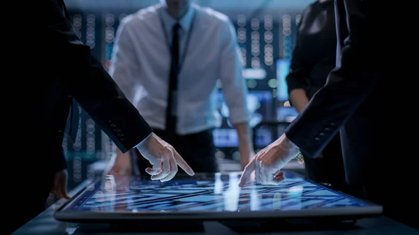 Corporate Managers Working at the Table in Monitoring Room. Room — Stock Photo, Image