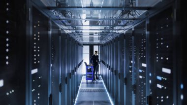 BT Mühendisi Crash Cart koyar ile açık raf Serv içine sert götürmek