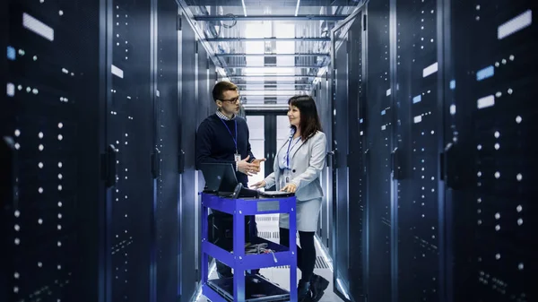 Caucasian Male and Asian Female IT Technicians Working with Comp — Stock Photo, Image
