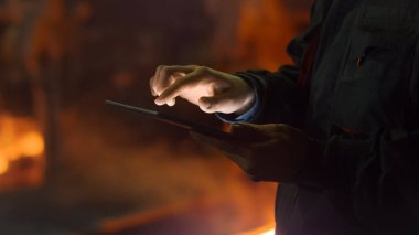 Tablet Pc kullanarak döküm içinde gözlük mühendislik. Endüstriyel çevre