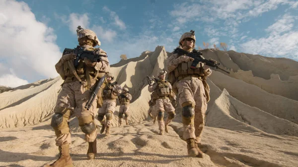 Squad of Fully Equipped and Armed Soldiers Walking down the Hill — Stock Photo, Image