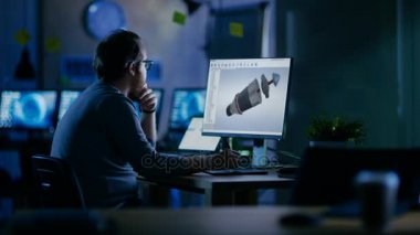 Genç mühendis inşaat üstünde endüstriyel türbin 3d modeli sakallı. O tek sol karanlık ise gece geç oldu.
