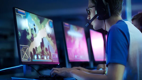 Team of Professional eSport Gamers Playing in Competitive  MMORPG/ Strategy Video Game on a Cyber Games Tournament. They Talk to Each other into Microphones. Arena Looks Cool with Neon Lights. — Stock Photo, Image