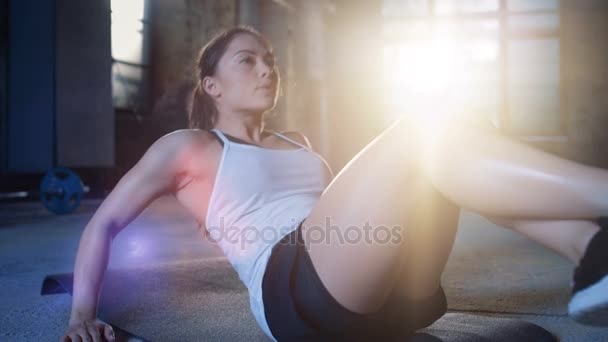 Athletic Beautiful Woman Does Crunches / Sit Ups /  Abdominal Exercises as Part of Her Cross Fitness, Bodybuilding Gym Training Routine. — Stock Video