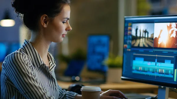 Güzel kadın kameramanların görüntüleri üstünde onun kişisel sık düzenler.