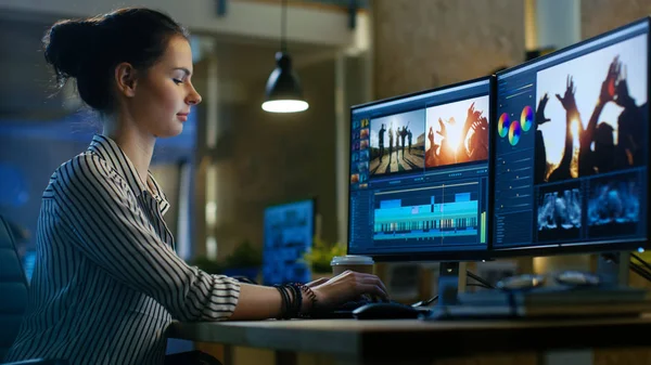 Female Video Editor Works with Footage and Sound on Her Personal — Stock Photo, Image