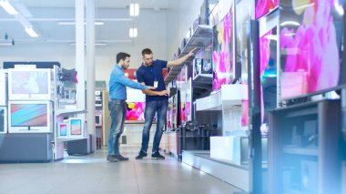 Elektronik mağazasında profesyonel danışman en son 4 k gösterir.