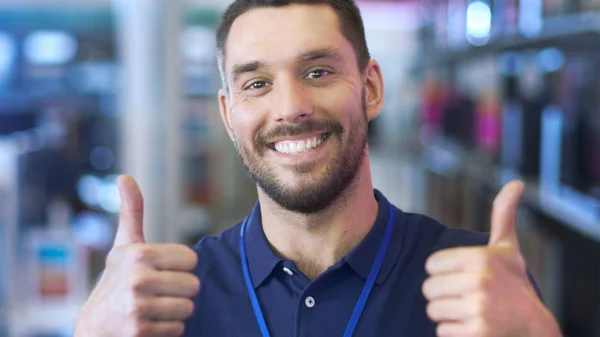Portret profesjonalny konsultant, uśmiechając się i podając kciuki — Zdjęcie stockowe