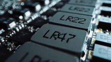 Makro Kamera, Bilgisayar Anakart Bileşenleri: Mikroçip, İşlemci, Transistorlar 'ı gösteriyor. Elektronik Aygıtın İçinde, Süper Bilgisayarın Parçaları