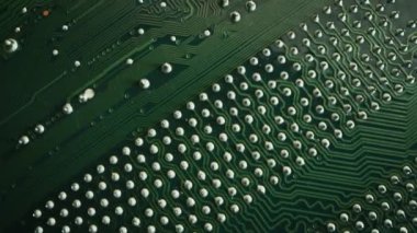 Renkli Yazdırılmış Devre Panosu, Bilgisayar Ana Kart Bileşenleri: Mikroçipler, İşlemci, Transistörler, Yarı iletkenler. Elektronik Cihazın İçinde, Süper Bilgisayarın Parçaları. Üst Görünüm Taşıyıcı Makro Görüntüsü