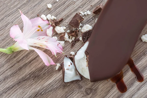 Tasty ice cream in milk chocolate — Stock Photo, Image