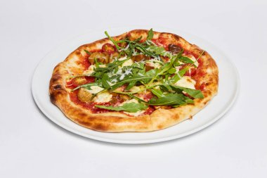 Tabakta bir dilim pizza