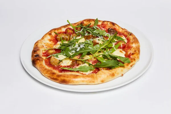 Uma fatia de pizza em um prato — Fotografia de Stock