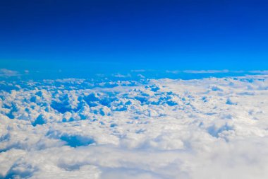 Cennet görünümü bulutların üstünde