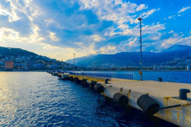 Alanya'da uzun iskele ve dağ kez bakıldı
