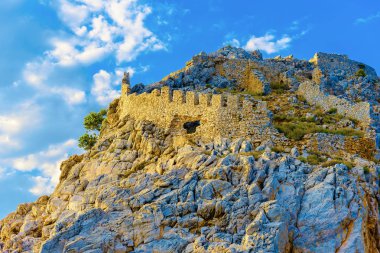 Rock üstündeki kale kalıntıları