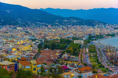 Alanya şehir ve sahil şeridi görünümü