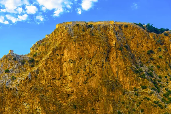 Parede do castelo na montanha em Alanya — Fotografia de Stock