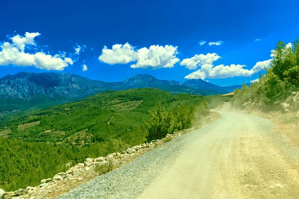 Vue sur route en montagne — Photo