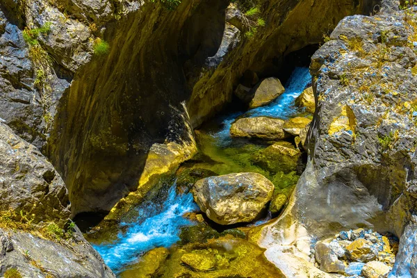 Vista de cerca del río en la montaña —  Fotos de Stock