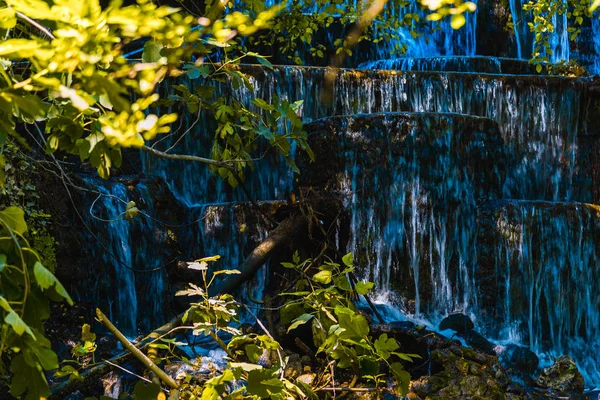 Водоспад у горі — стокове фото