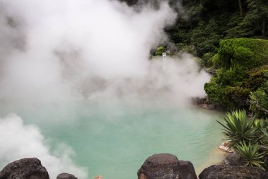 Umi Jigoku Beppu, Japonya, deniz cehennemde adını kobalt mavisi kaynar su birikintisi gelir..