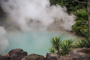 Umi Jigoku Beppu, Japonya, deniz cehennemde adını kobalt mavisi kaynar su birikintisi gelir..