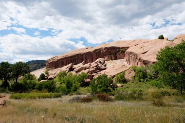 Denver, Colorado 'daki Red Rocks Parkı' nda kaya oluşumu