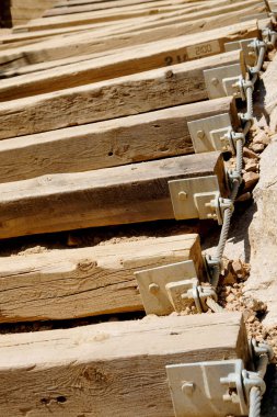 Manitou Incline 'in Manitou Springs, Colorado' daki merdivenleri.