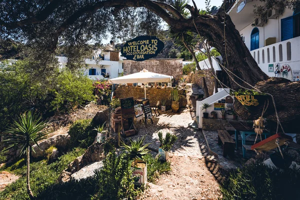 Inner yard of traditional Greek hotel at Loutro town on Crete island — Stock Photo, Image