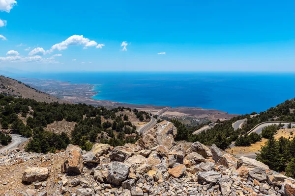Mountain road to Chora Sfakion at southern coast of Crete island, Greece — ストック写真