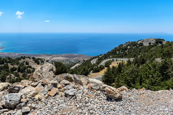 Camino de montaña a Chora Sfakion en la costa sur de la isla de Creta, Grecia — Foto de Stock