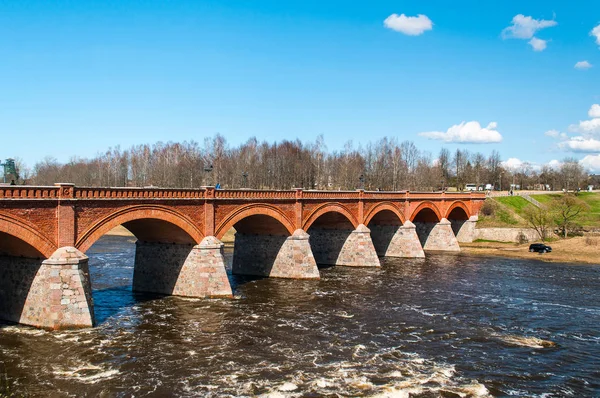 Old orange brick bridge over river Venta in Kuldiga town, Latvia — Stock Photo, Image