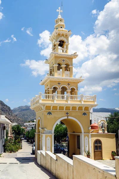 Zvonice z tradiční řecké církve v Paleochora town na ostrově Kréta — Stock fotografie