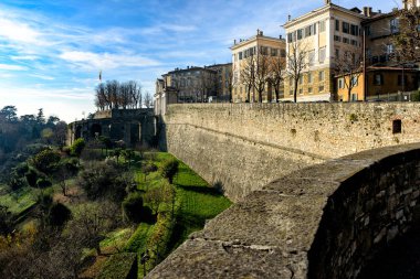 Old Town Citta Alta Bergamo San Vigilio Tepesi'nden manzaraya. Bergamo, İtalya