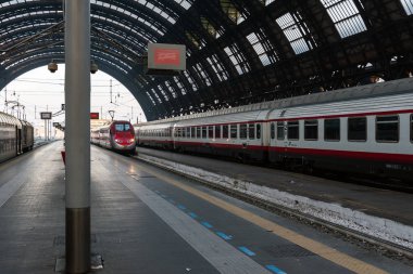 Milano Merkez İstasyonu iç görünüm