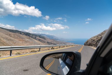 Yolda araba üzerinden Crete adasının göster