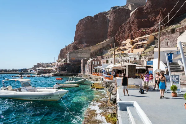 Oia kis kikötő város a Santorini-sziget, Görögország — Stock Fotó