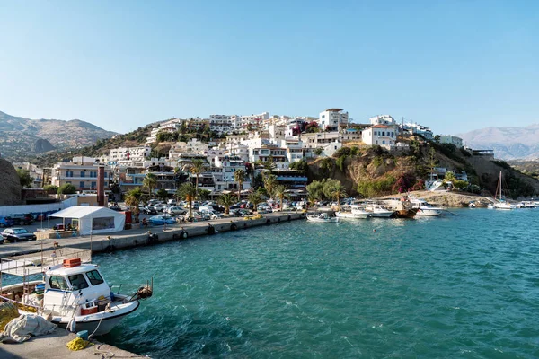 ギリシャ、クレタ島の南部でアギア ・ ガリニの小さな海ポート — ストック写真