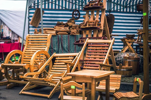 Handgemaakte tuinmeubelen — Stockfoto