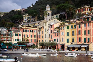  Portofino şehir, İtalya renk Mimarlık ile küçük koy