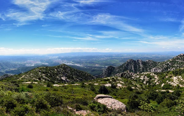 Panoramautsikt från Montserrat bergen nära Barcelona, Spanien — Stockfoto