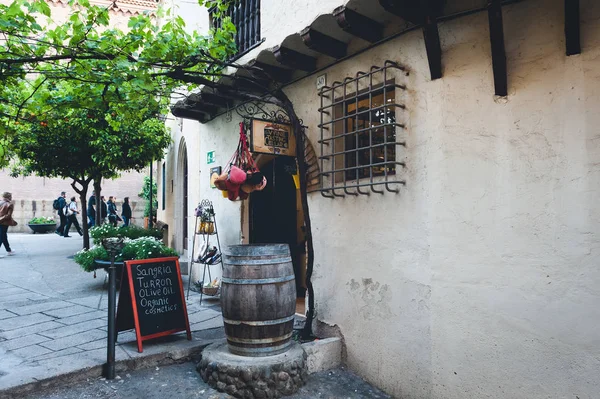 Entrance to traditional Spanish tavern in Spanish village (Poble Espanyol). — Stock Photo, Image