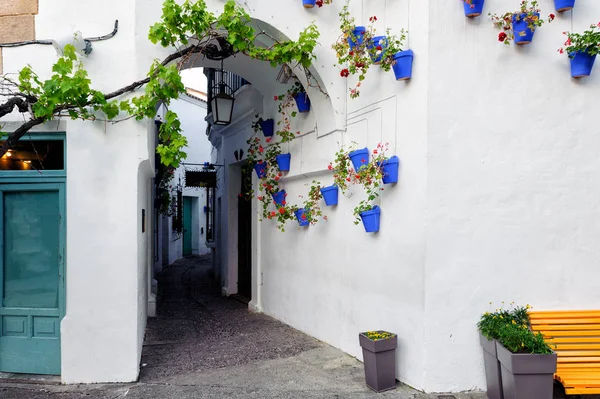 Traditional old narrow spanish street in Barcelona town — Stock Photo, Image