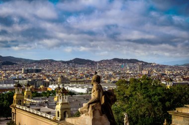 Akşam Montjuic Hill, İspanya Barselona kenti havadan görünümü