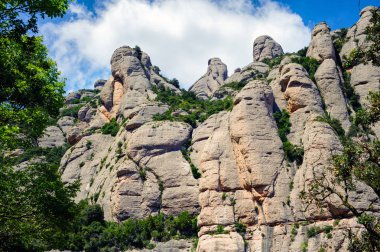 İspanya Santa Maria de Montserrat Manastırı yakınındaki ile Monserra kayalar